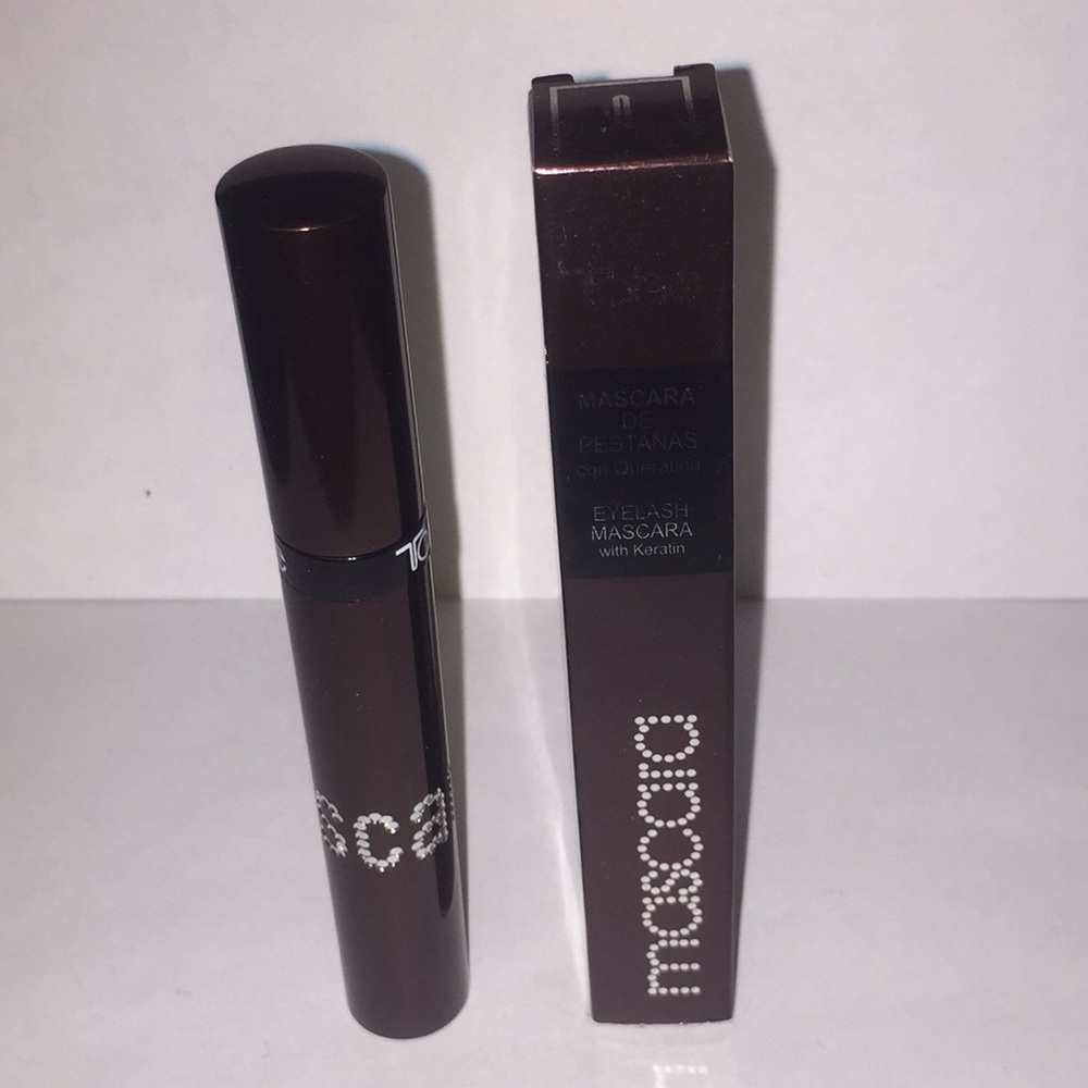 Tahe glamorous mascara